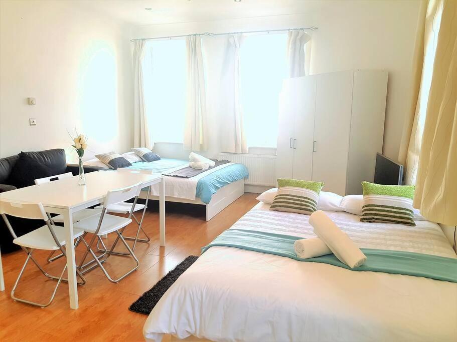 Excellent Studio Flat In Лондон Екстериор снимка