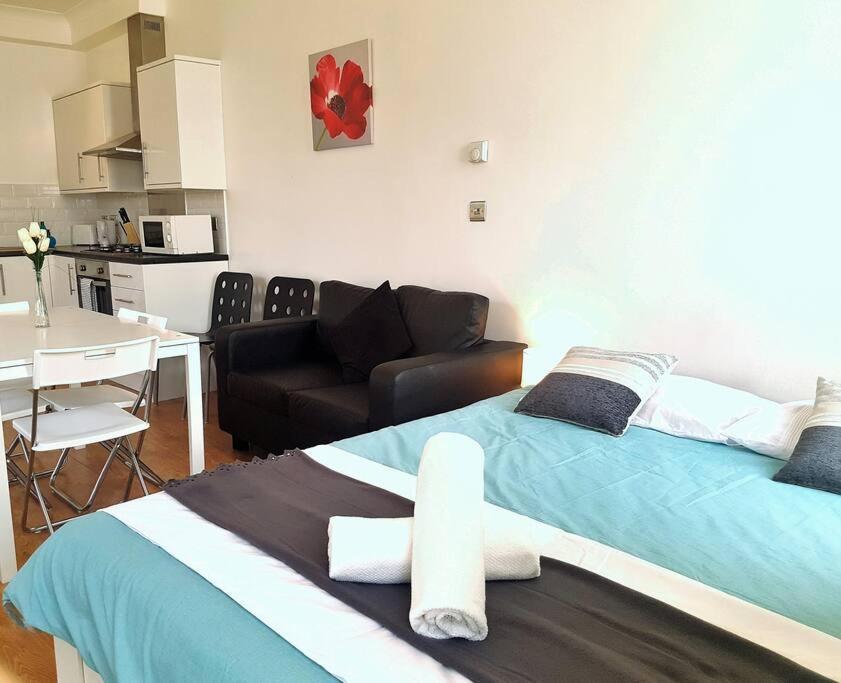 Excellent Studio Flat In Лондон Екстериор снимка