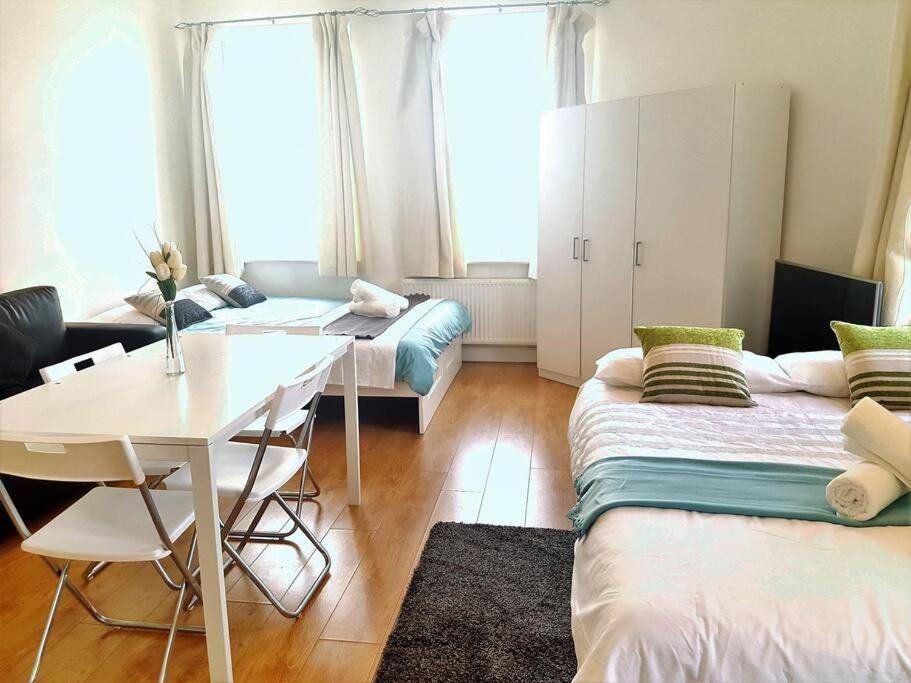 Excellent Studio Flat In Лондон Екстериор снимка