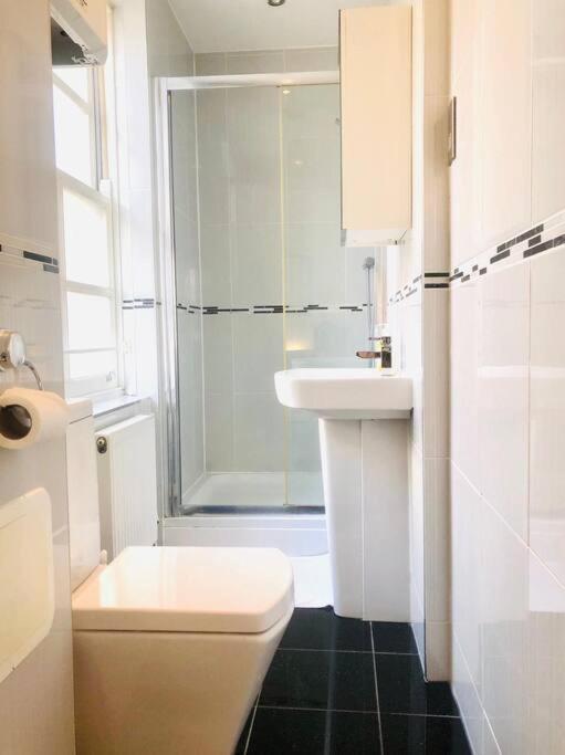 Excellent Studio Flat In Лондон Екстериор снимка