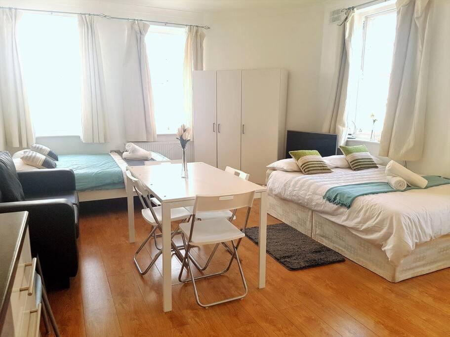 Excellent Studio Flat In Лондон Екстериор снимка