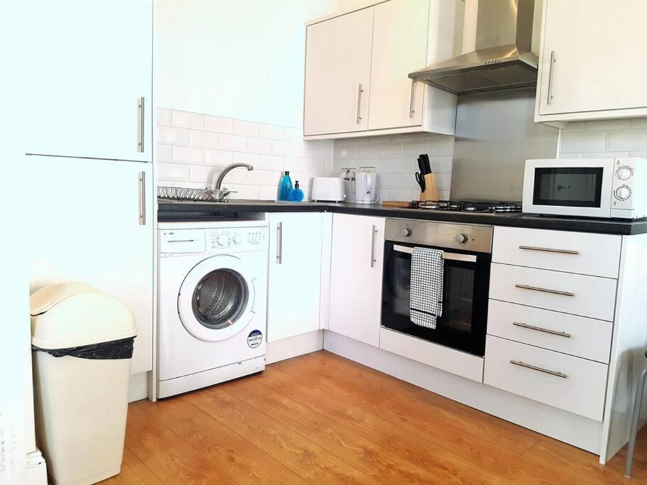 Excellent Studio Flat In Лондон Екстериор снимка